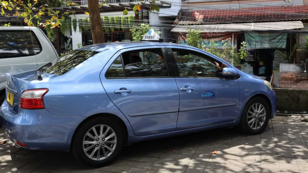 Car transportation option for traveling around Bali