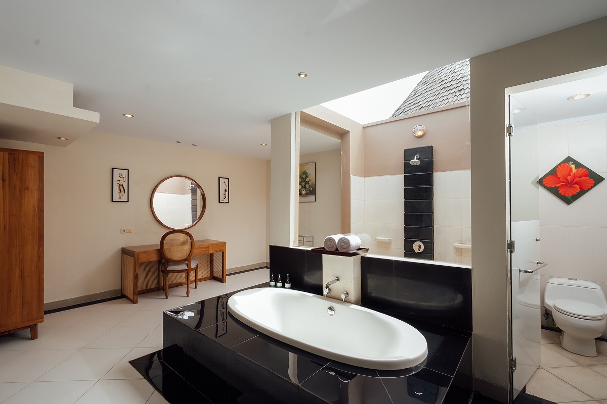 Villa bathroom with freestanding oval bathtub and vanity, The Bidadari