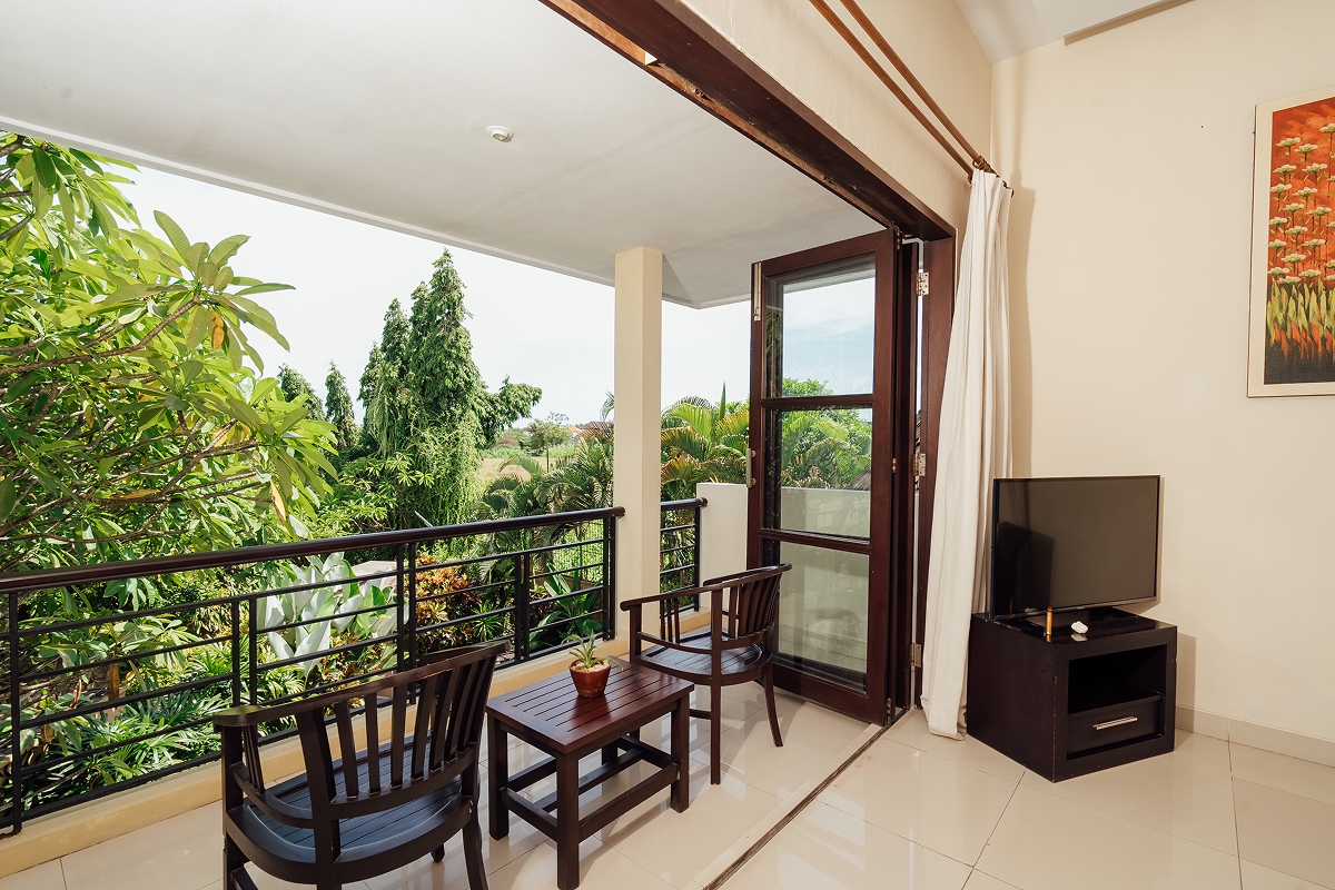 Private balcony with table and chairs overlooking the tropical garden, The Bidadari