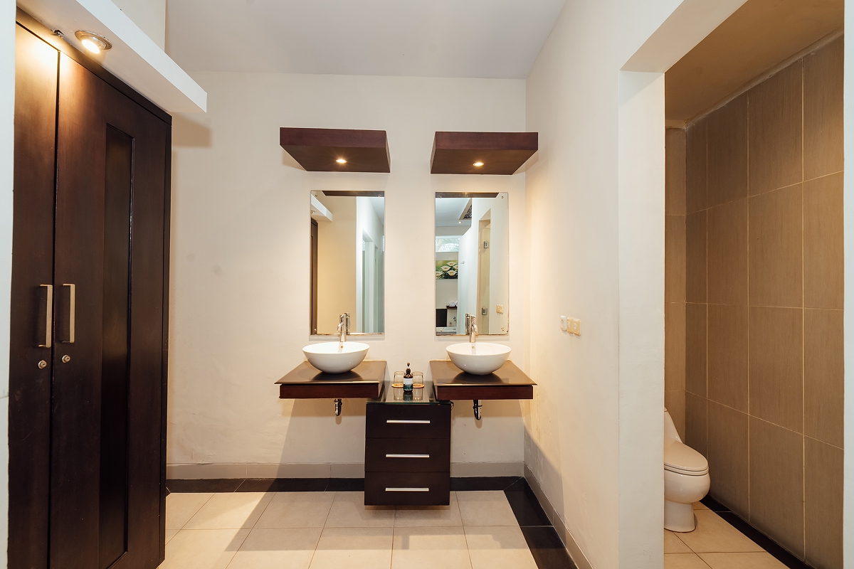 Villa bathroom with vanity and mirror, The Bidadari