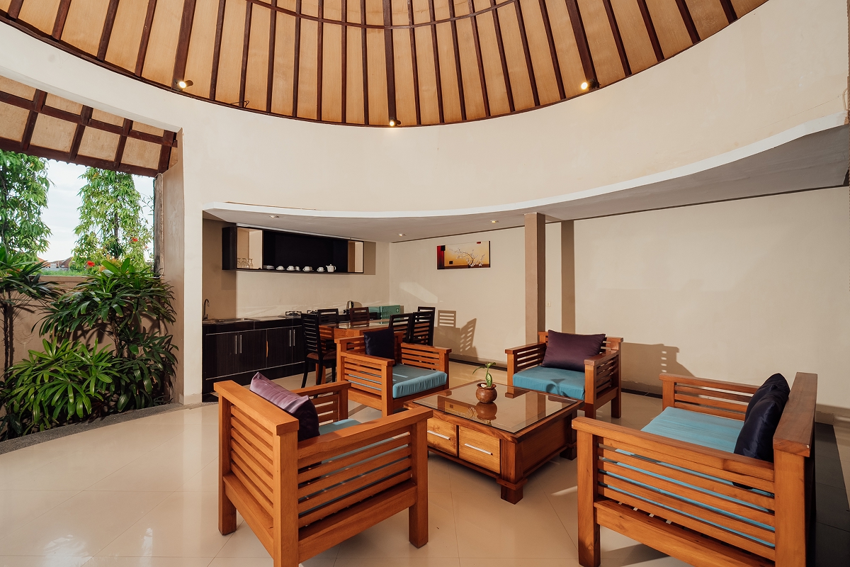Lounge with wooden sofas under a thatched ceiling, The Bidadari villa