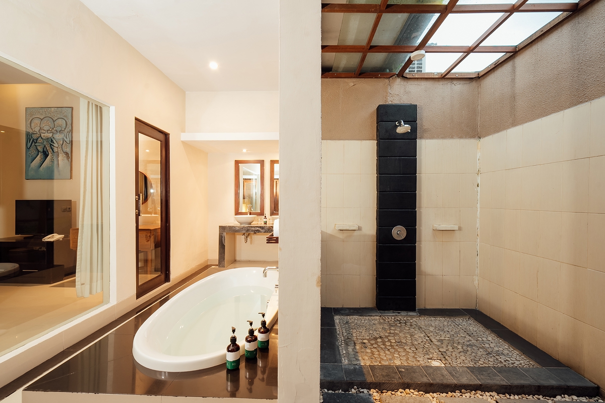 En-suite bathroom with freestanding bathtub and walk-in shower, The Bidadari