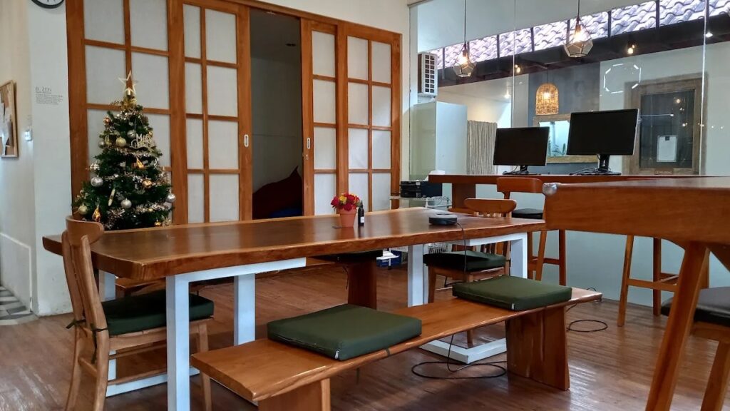 Biliq Seminyak coworking workspace with shared desks